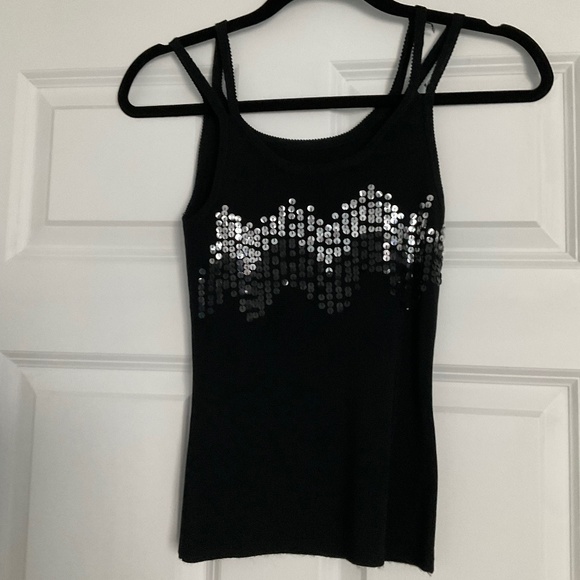 Black top - Picture 1 of 2